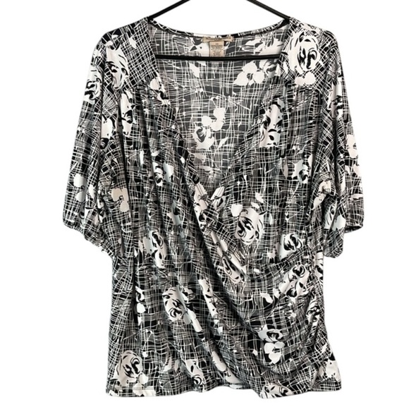 Susan Lawrence Printed Surplice Pullover Top Black White Half Sleeve Stretch 2X - Picture 2 of 10